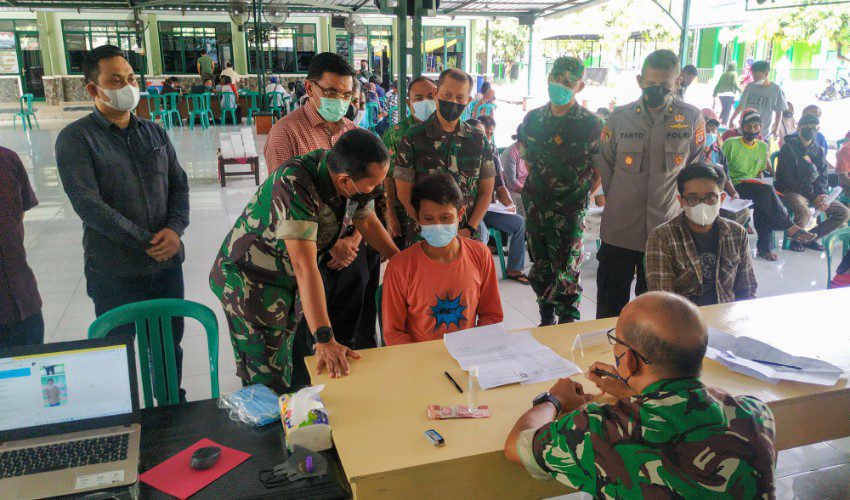 Puluhan Ribu Pedagang dan Nelayan Cirebon Terima Bantuan Tunai