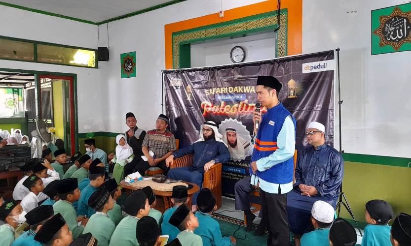 Safari Ramadan Syekh Palestina Bangkitkan Ukhuwah Islamiah