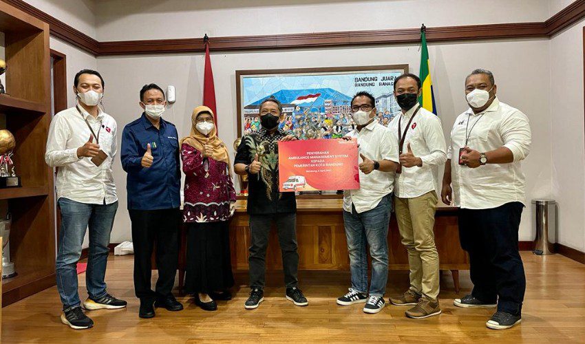 Telkomsel Serahkan Ambulance Management System kepada Pemkot Bandung