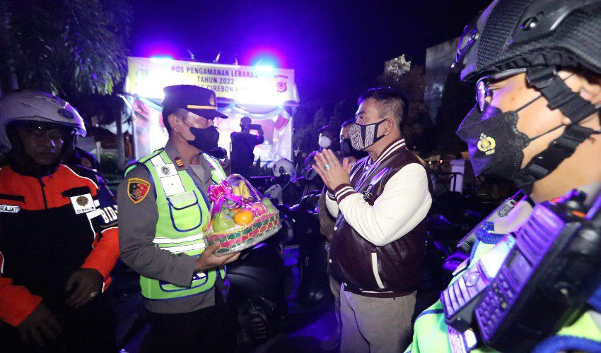 Wali Kota Cirebon Semangati Petugas Pengamanan Mudik