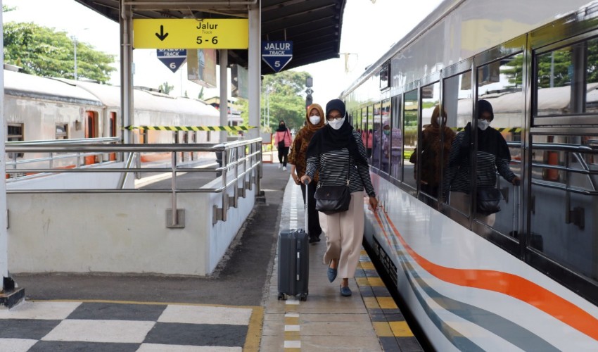 Penumpang Arus Balik KAI Cirebon Capai 9.304 Orang