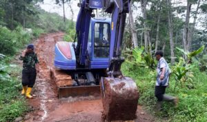 Dandim Kuningan Hibahkan Tanah dan Perbaiki Jalan
