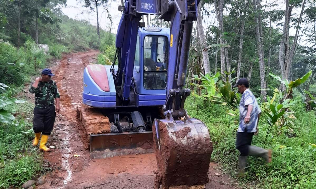 Dandim Kuningan Hibahkan Tanah dan Perbaiki Jalan