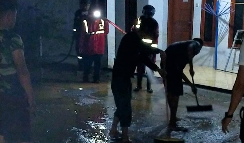 Puluhan Rumah Terkena Amukan Sungai, Ini Kata Pegiat