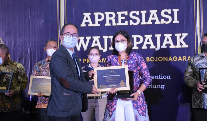 JNE Raih Penghargaan Pemenuhan Kewajiban Pajak