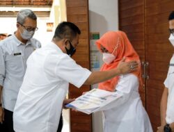 Pemkot Cirebon Santuni Ahli Waris Nakes yang Gugur karena Covid-19