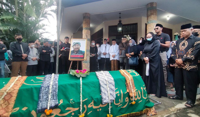 Mantan Bupati Kuningan Aang Hamid Suganda Tutup Usia