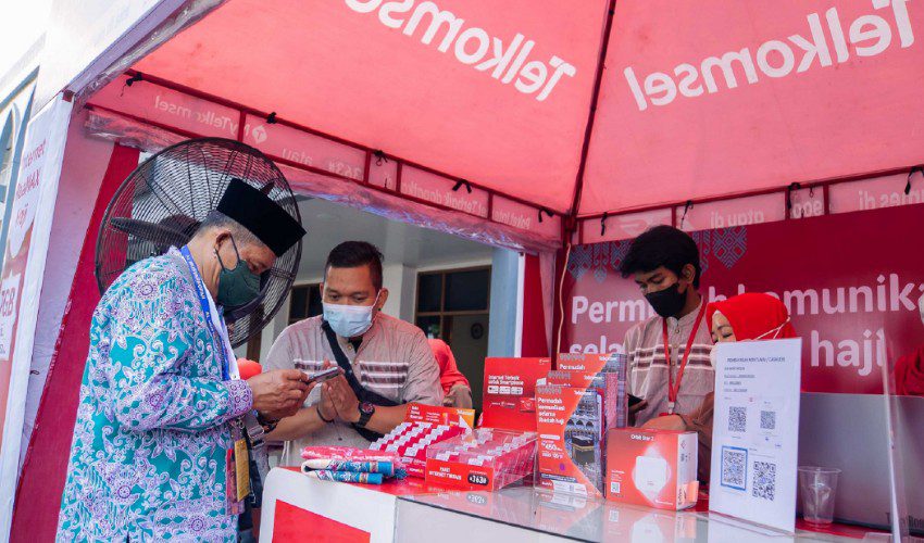 Telkomsel Buka Posko Haji di Indonesia dan Arab Saudi