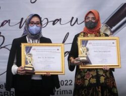 Wakil Ketua DPRD Kota Cirebon Terima Pernghargaan PWI Cirebon Raya