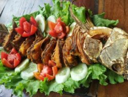 Arwana Sambal Cobek, Menu Sultan di Limerr Resto & Resort