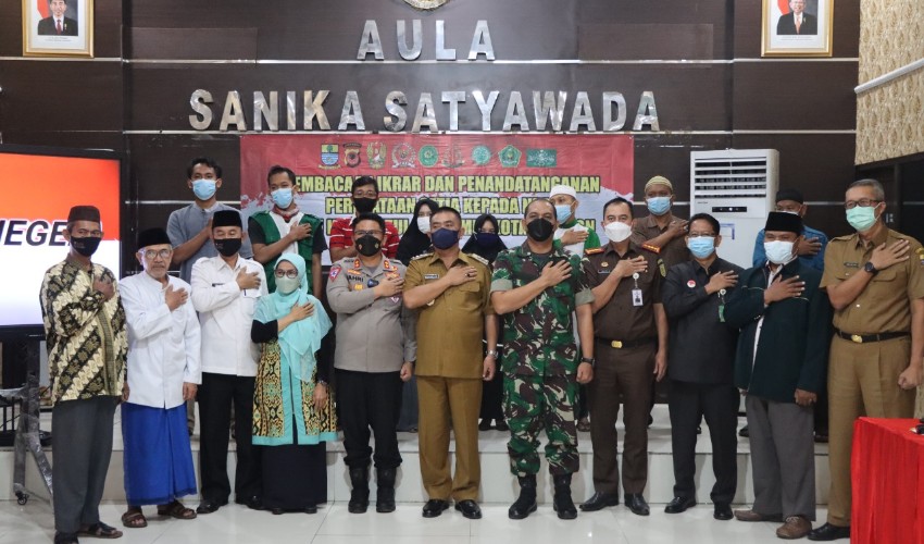 Kapolres Cirebon Kota Pimpin Deklarasi Khilafatul Muslimin Kembali ke NKRI