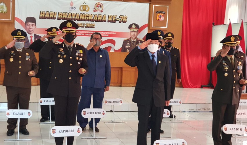 Polres Majalengka bersama Forkopimda Ikuti Upacara HUT ke-76 Bhayangkara