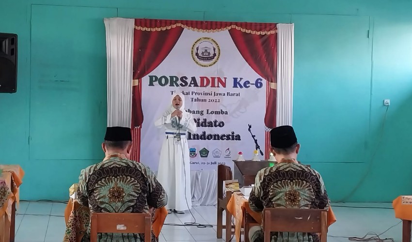 Zahra Allya Putri Juara I Lomba Pidato Porsadin Jabar