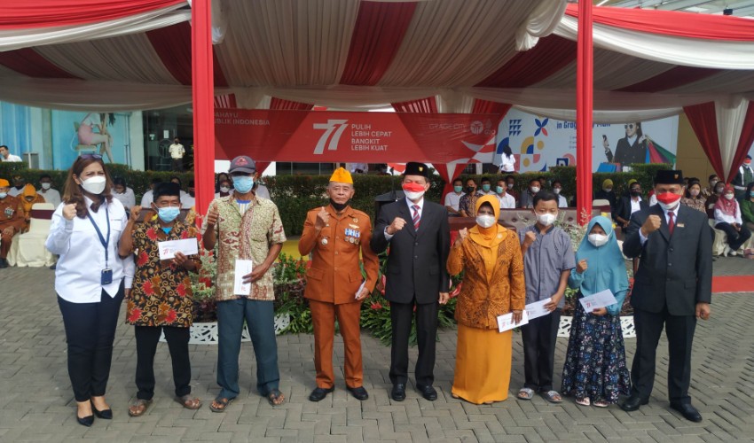 Grage Group memberikan santunan kepada tukang becak, anak yatim, dan vetaran