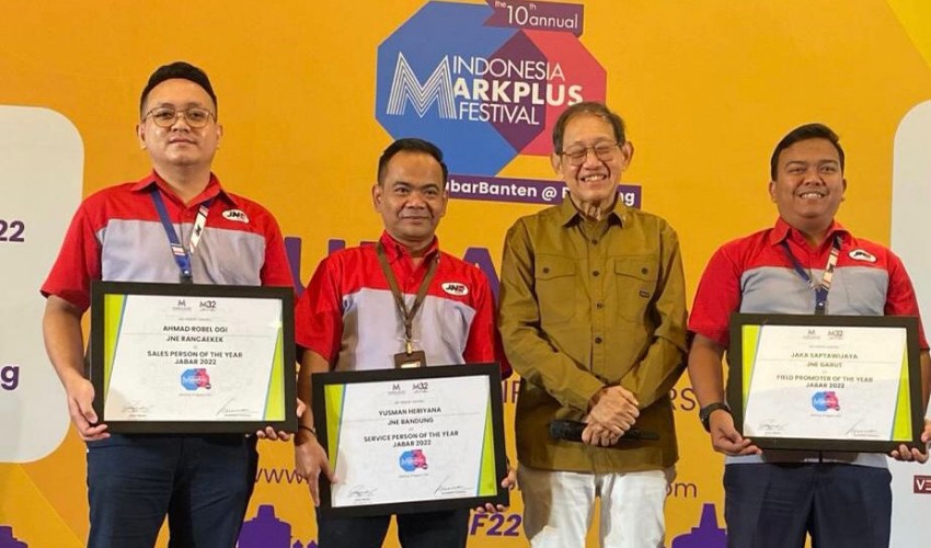 JNE Bandung Raih Tiga Penghargaan Sekaligus dari Markplus