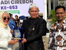 Komisi Informasi Kota Cirebon Beri Penghargaan kepada Sekretariat DPRD