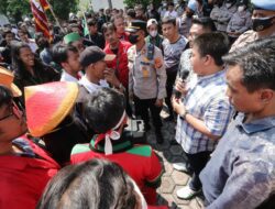 Demo Tolak Kenaikan Harga BBM, Mahasiswa Sempat Adu Mulut dengan Anggota DPRD