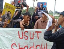 Gelar Aksi di Kemendikbudristek, Front API Desak Presiden Ganti Nadiem