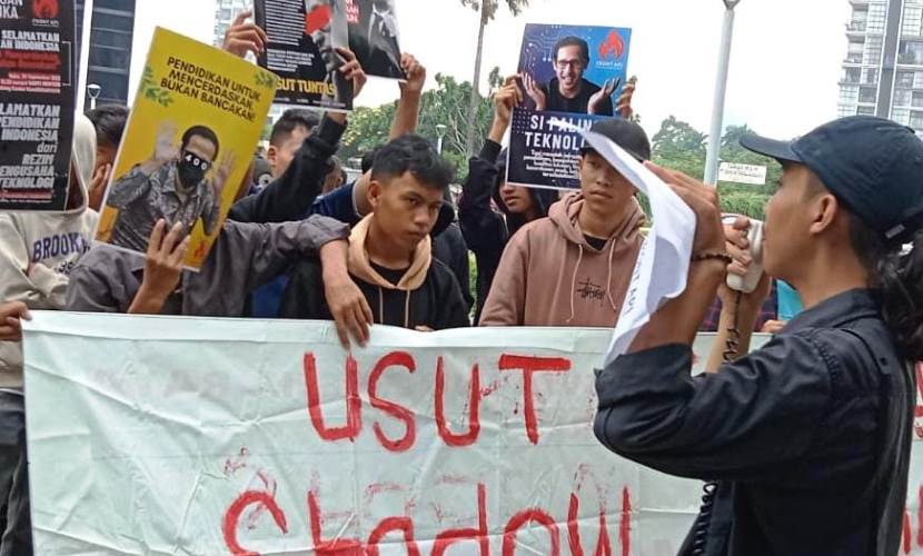 Gelar Aksi di Kemendikbudristek, Front API Desak Presiden Ganti Nadiem Makarim