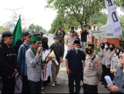 HMI Majalengka Demo Tolak Rencana Kenaikan BBM
