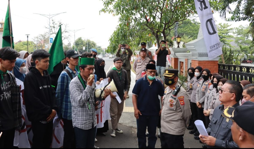 HMI Majalengka Demo Tolak Rencana Kenaikan BBM