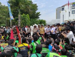Ada 11 Tuntutan Ojol saat Demo di Balaikota Cirebon