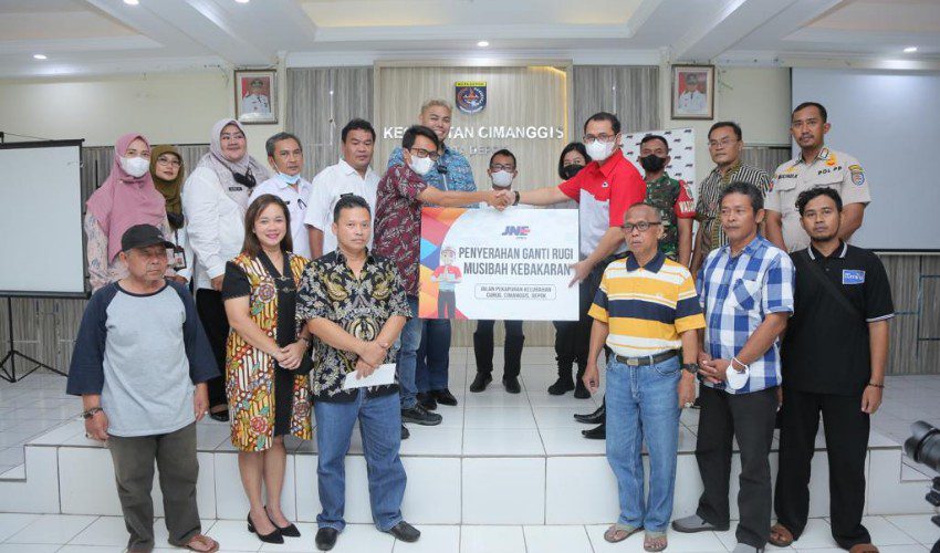 JNE Tanggung Jawab Penuh kepada Warga Terdampak Kebakaran di Depok
