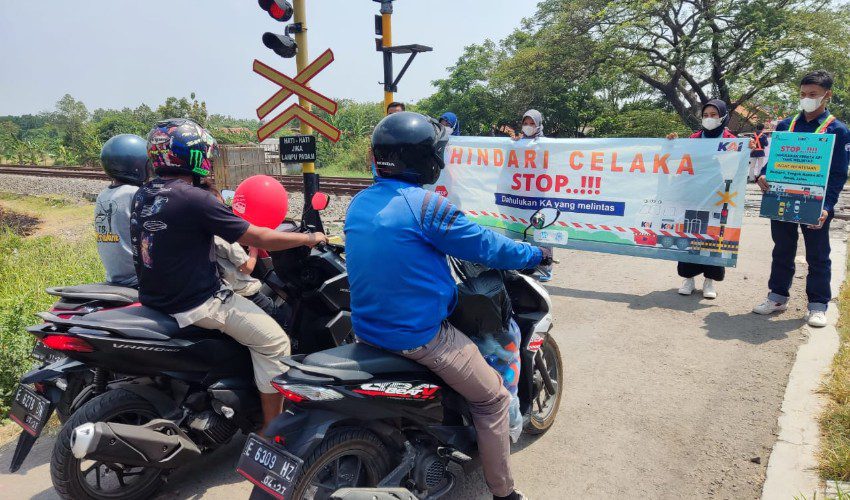 KAI Cirebon Imbau Masyarakat Disiplin di Perlintasan Sebidang