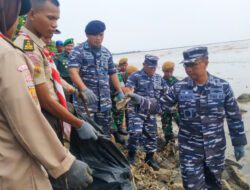 Lanal Cirebon Ajak Masyarakat Jaga Kebersihan Laut