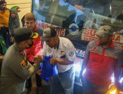 Polres Cirebon Kota Bagikan Ribuan Sembako untuk Sopir Bus