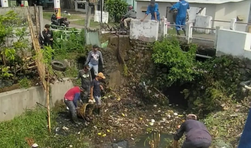 DPUTR Kota Cirebon Normalisasi Sungai Sijarak