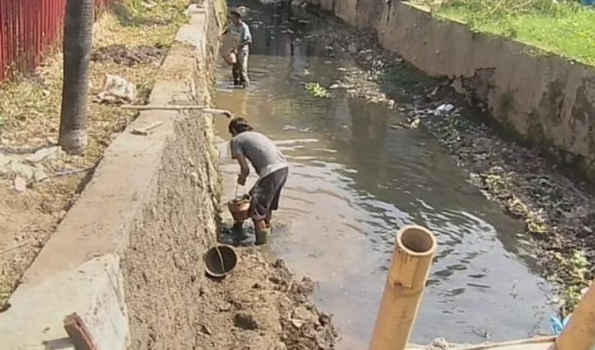 DPUTR Kota Cirebon Perbaiki Senderan Sungai