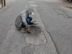 DPUTR Kota Cirebon Rutin Lakukan Pemeliharaan Jalan