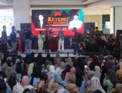 Pemain Film Perempuan Bergaun Merah Kunjungi Cirebon