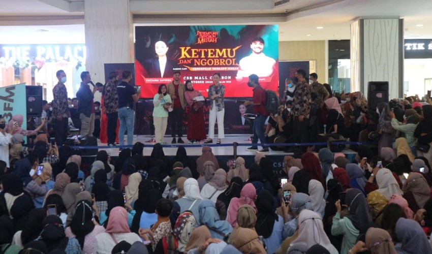 Pemain Film Perempuan Bergaun Merah Kunjungi Kota Cirebon