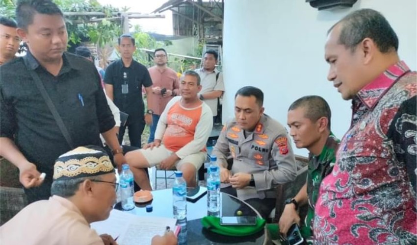 Pemkab Indramayu Pastikan Perbaikan Jalan Rusak di Desa Tegalurung
