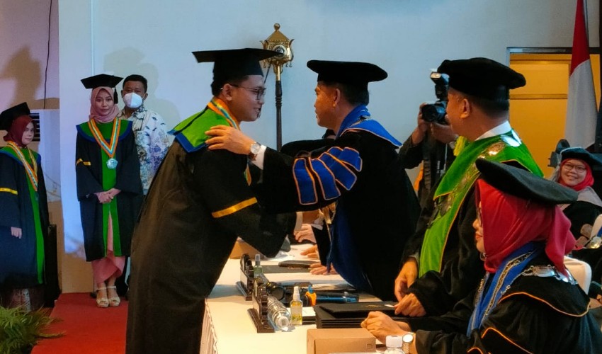 Ribuan Wisudawan Ikuti Wisuda Spektakuler UGJ