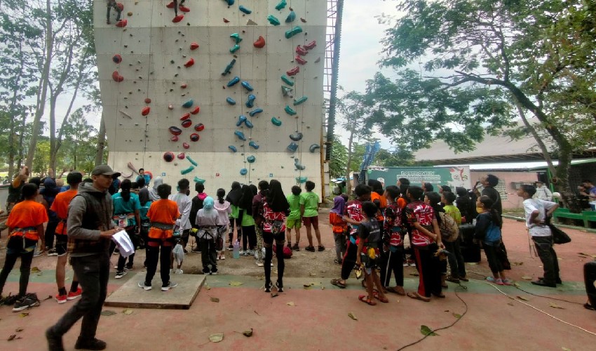 Atlet Panjat Tebing Majalengka Raih Emas dan Perunggu di Kejurprov
