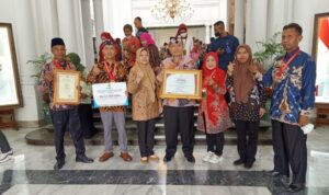 Cadangpinggan dan Bondan Indramayu Raih Penghargaan Desa Sadar Hukum 2022
