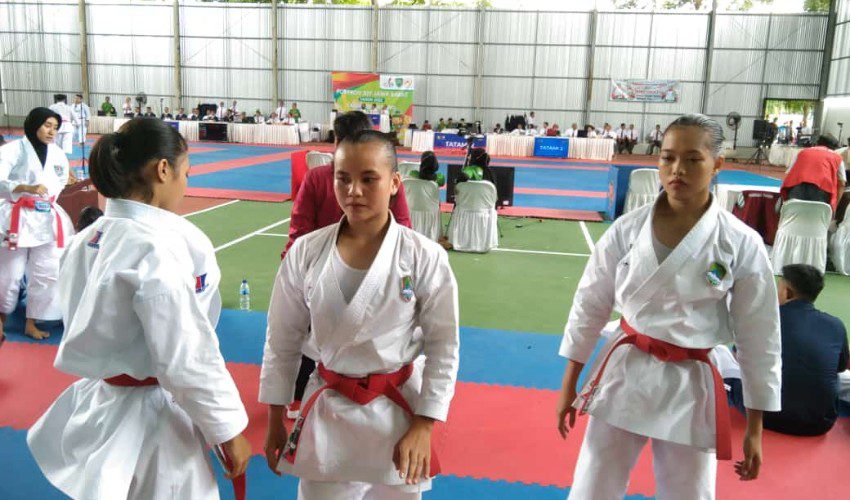 Majalengka Raih Medali Perak Karate Kelas Kata Beregu Putri