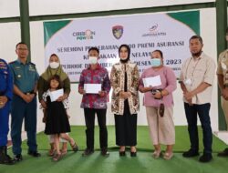 Wabup Serahkan Tiga Ribu Asuransi Nelayan Cirebon Power