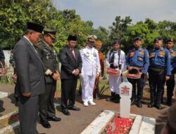 Wali Kota Cirebon Ziarah ke Makam Pahlawan