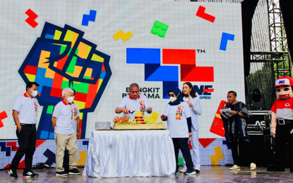 JNE 32 Tahun Gelorakan Semangat Bangkit Bersama