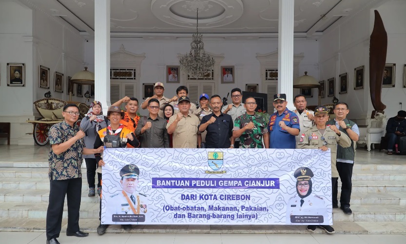 Wali Kota Cirebon Serahkan Langsung Bantuan untuk Korban Gempa Cianjur
