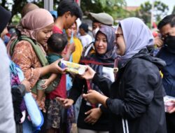 Bupati Indramayu Kunjungi Warga yang Terdampak Banjir Rob