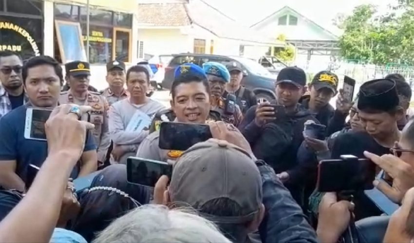 Dendam, Adik Anggota TNI Bacok Warga