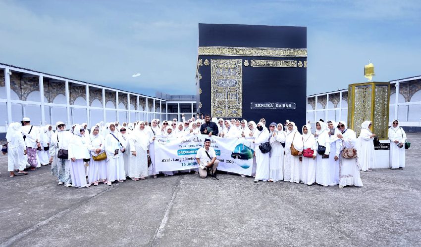Jamaah Langit Cirebon Manasik Umrah di Jawa Tengah
