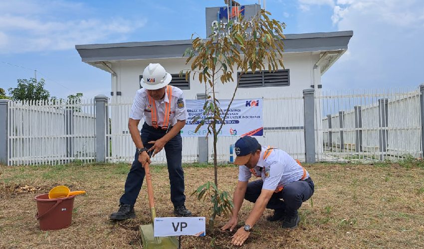 KAI Cirebon Turut Sukseskan Gerakan Penanaman Satu Juta Pohon