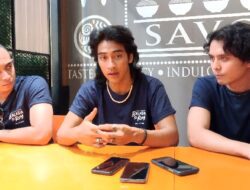 Pemain Film Balada Si Roy Sapa Penonton di Cirebon
