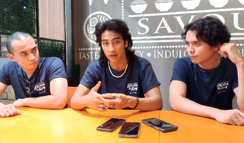 Pemain Film Balada Si Roy Sapa Penggemar di Cirebon